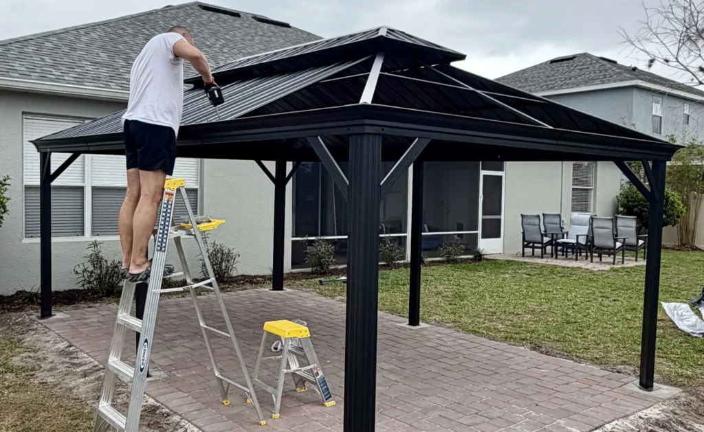 Whate Whale gazebo instalation