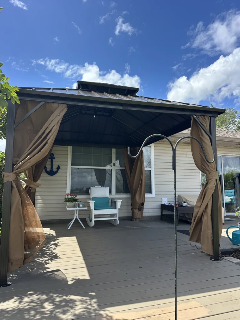Tavares – Gazebo Installation – Wood Deck